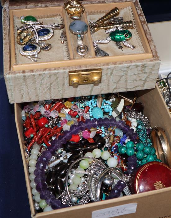 Assorted costume jewellery, including facet cut amethyst necklace etc.